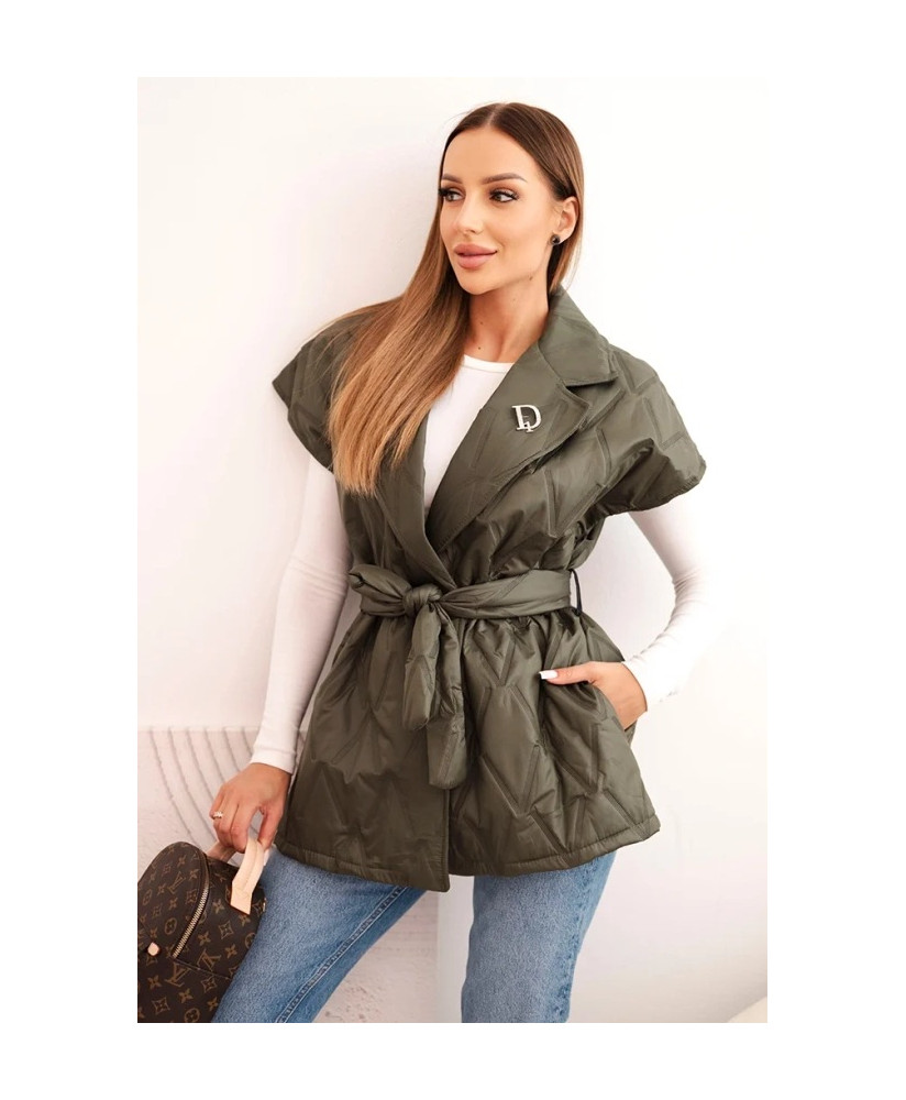 Dámska prešívaná vesta s opaskom a širokým golierom