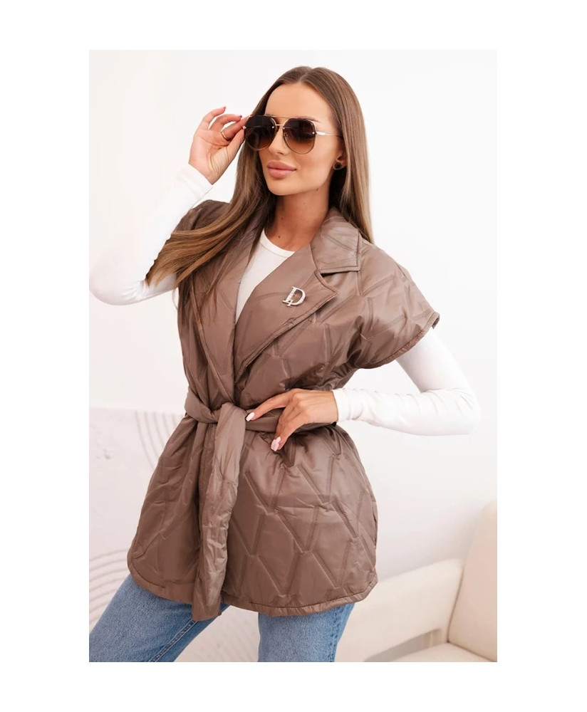 Dámska prešívaná vesta s opaskom a širokým golierom