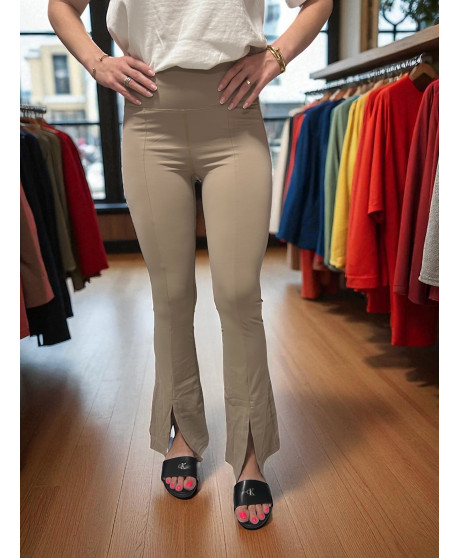 Dámske elastické nohavice s rozparkom