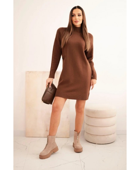 Dámske šaty s golierom