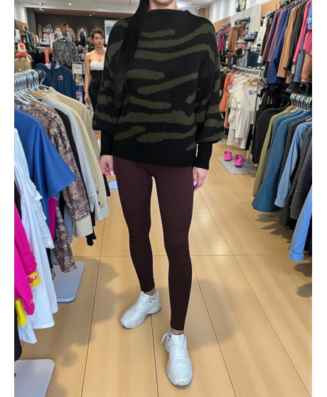 Dámsky svetrík so širokými rukávmi