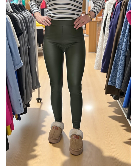 Štýlové kožené legíny s flísovým zateplením