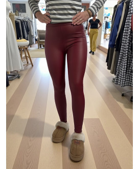 Zateplené kožené legíny v bordovej farbe