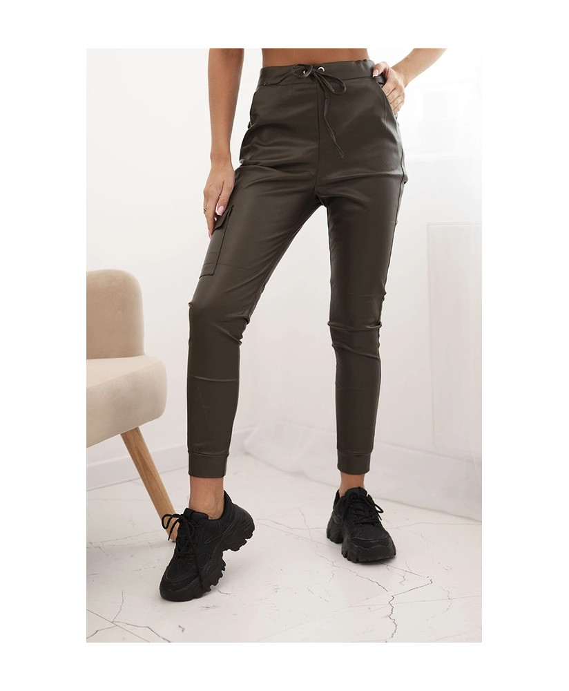 Dámske nohavice z ekokože s vreckami