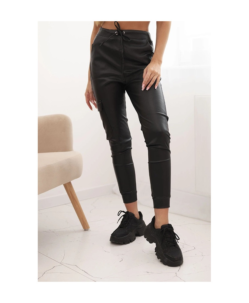 Dámske nohavice z ekokože s vreckami